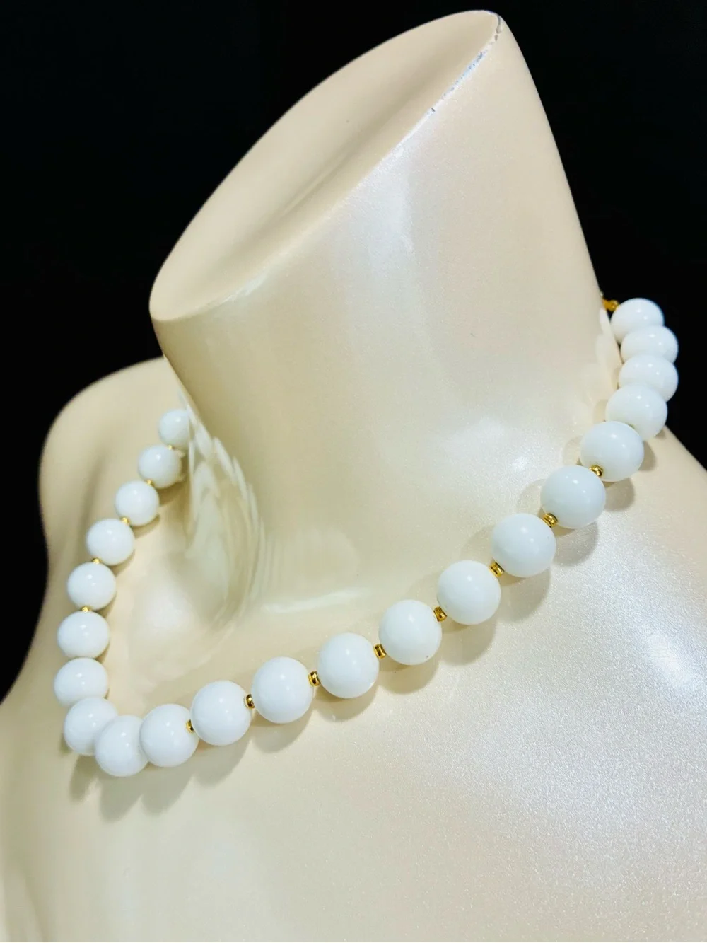 VTG Classic White Bead Necklace with Gold Accents Retro MCM Every Day Casual